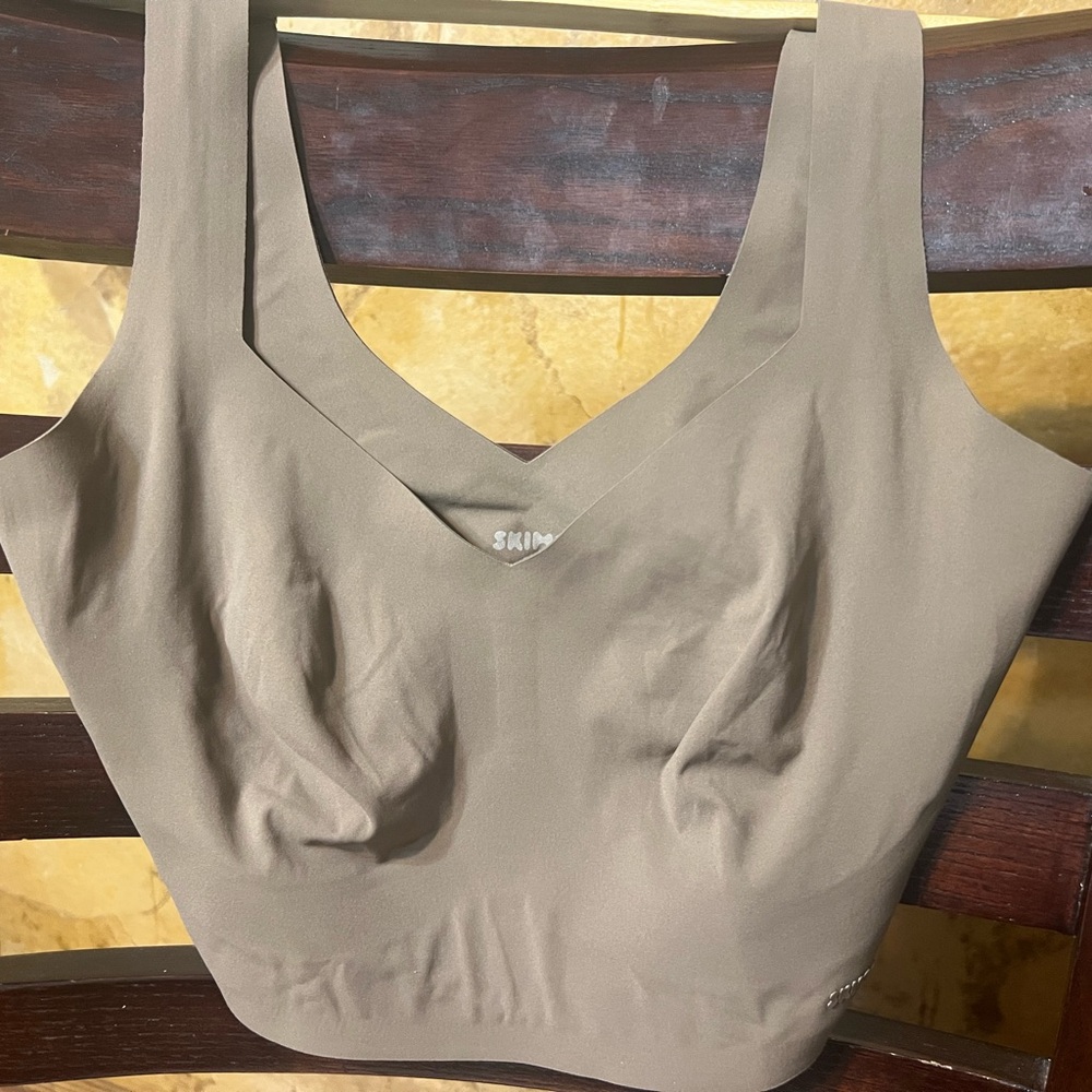SKIMS brown/dark tan v neck Bralette